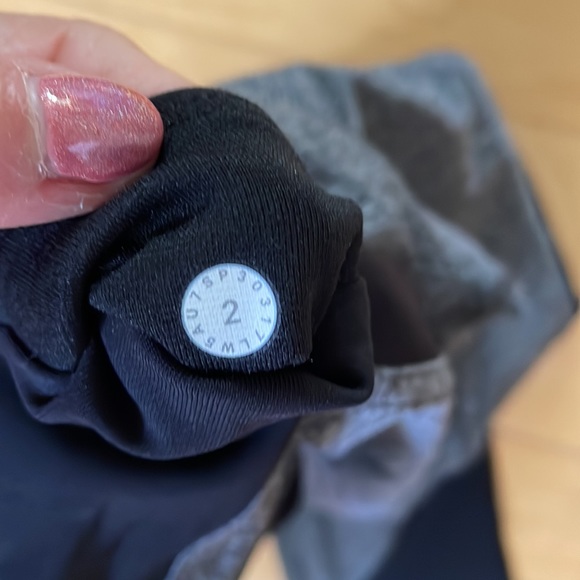Lululemon size 2 Box it out leggings and gray and black - Picture 6 of 6